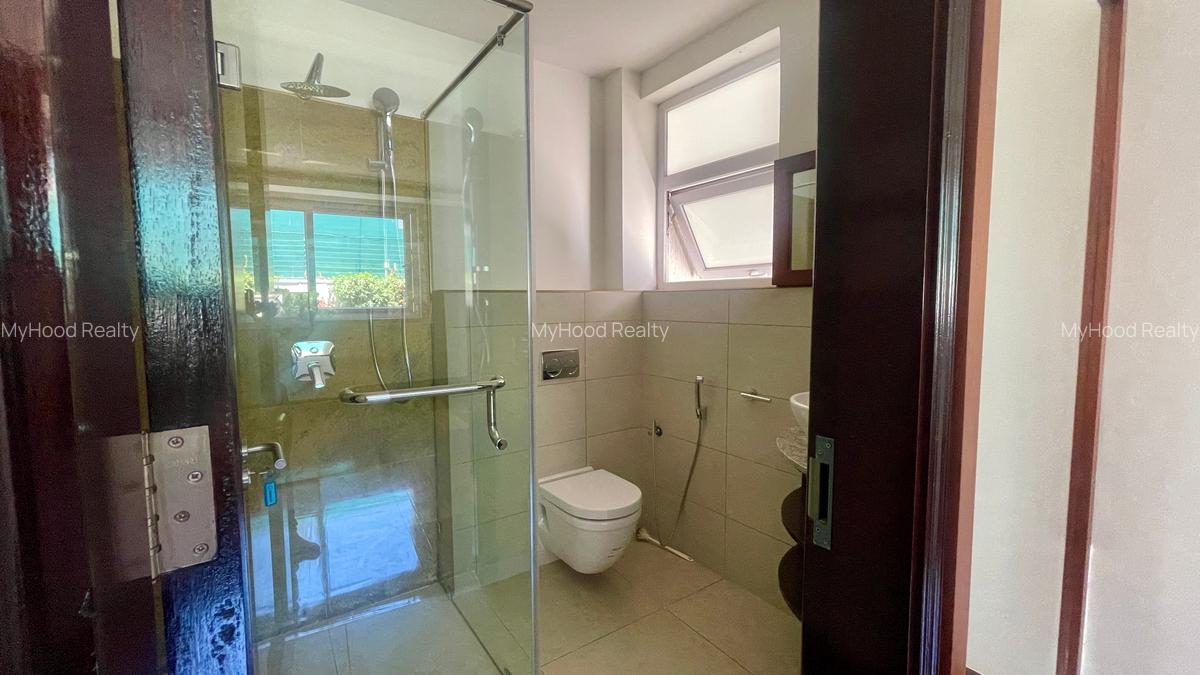 5 Bed House with En Suite in Runda - 16