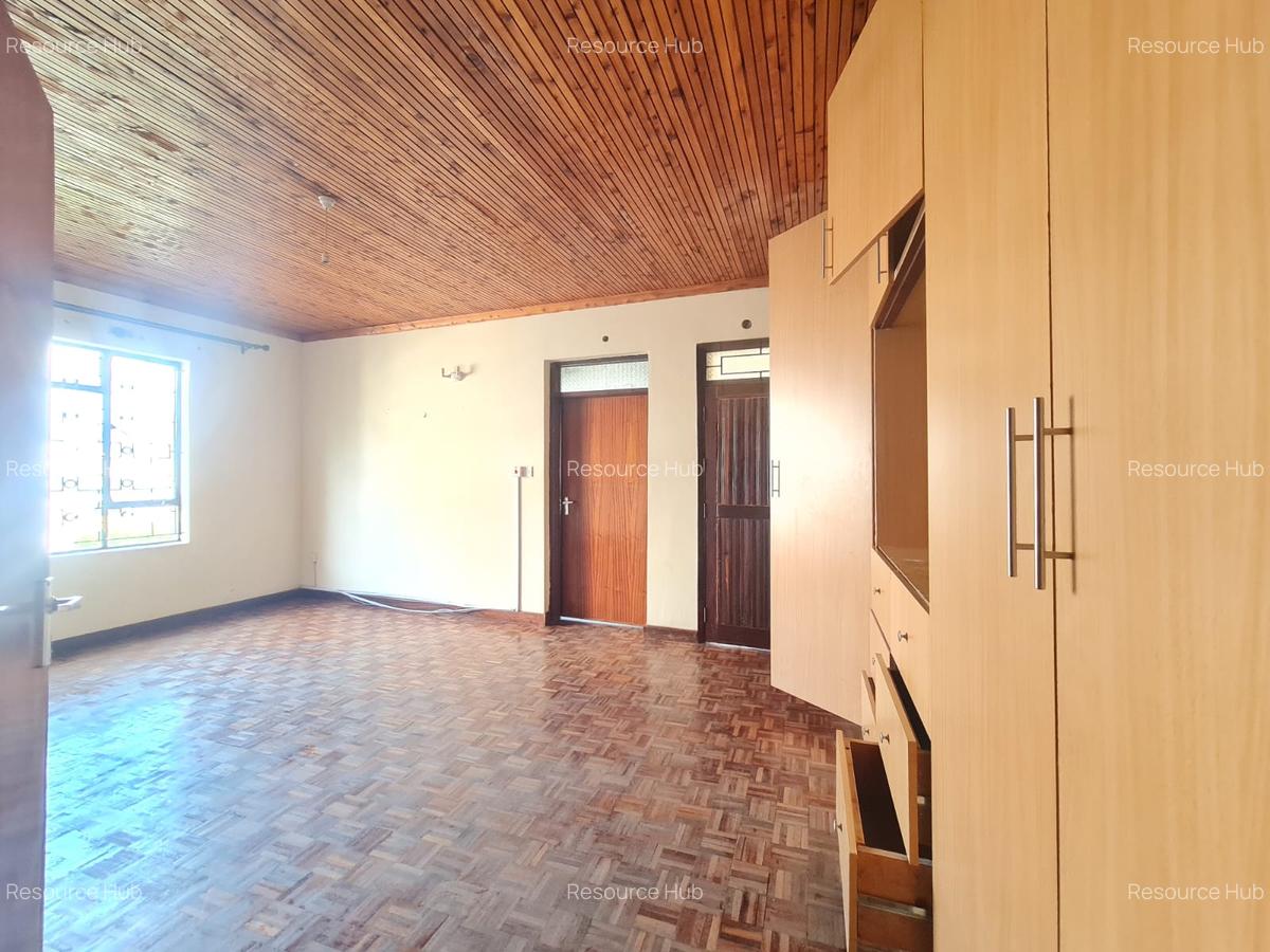 6 Bed House with En Suite at Hardy Area - 20