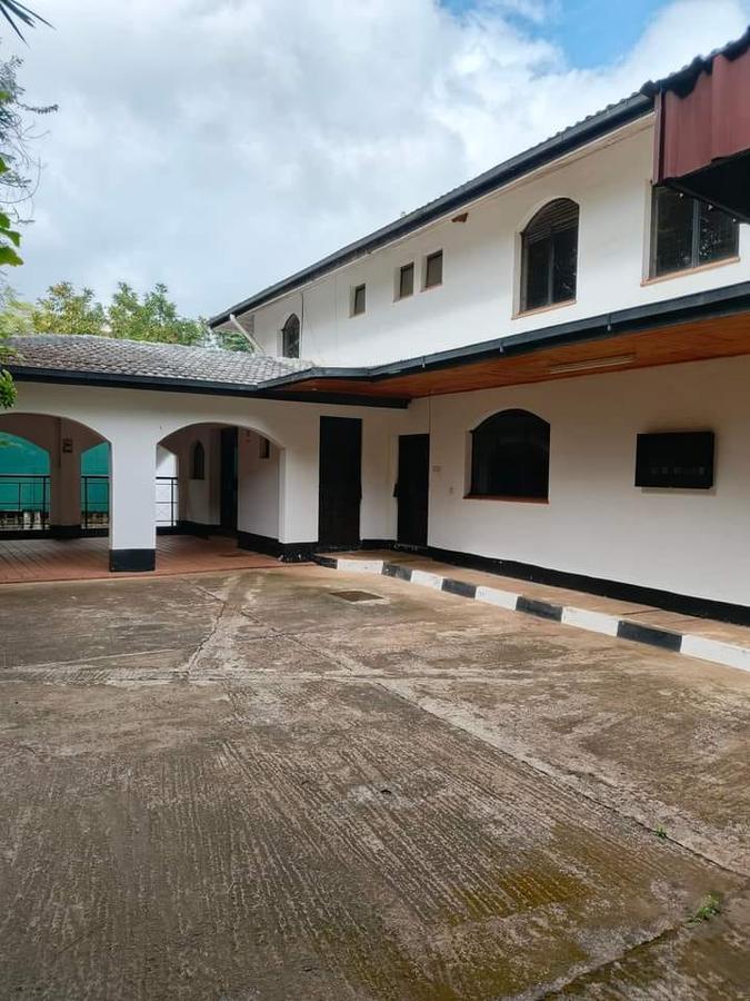 7 Bed House with En Suite in Kitisuru - 1