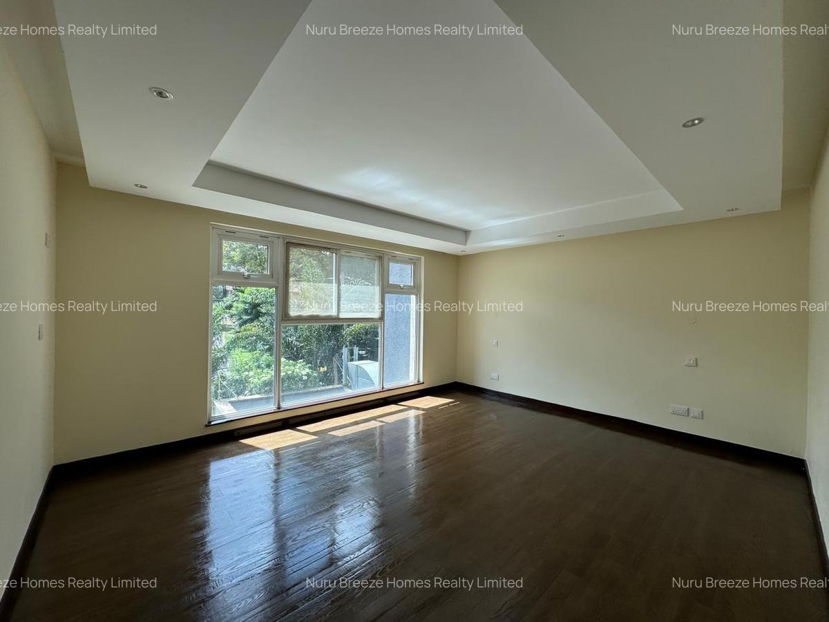 3 Bed Apartment with En Suite in Riverside - 4