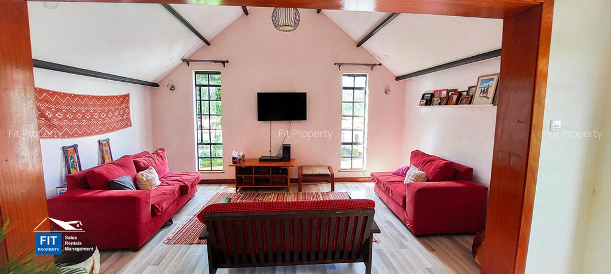 4 Bed House with En Suite in Ridgeways - 15