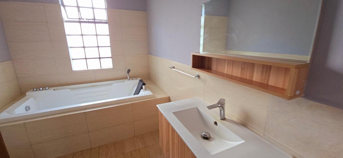4 Bed Townhouse with En Suite at Kitisuru Ridge - 14