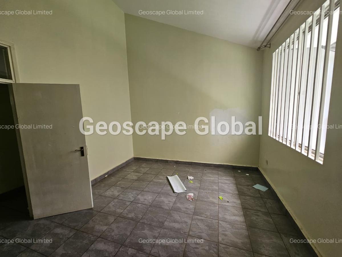 4 Bed House with En Suite in Nyari - 13