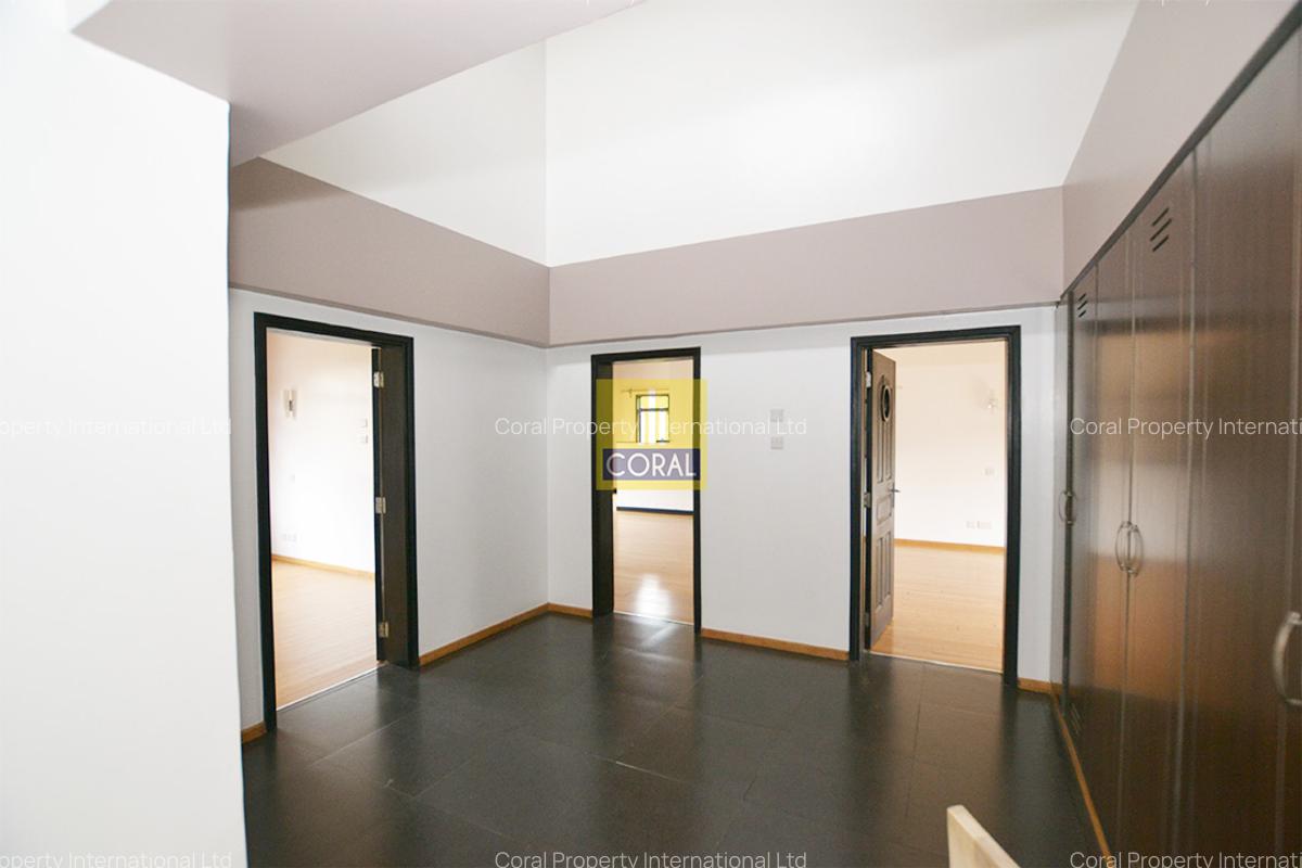 5 Bed Townhouse with En Suite in Lavington - 11