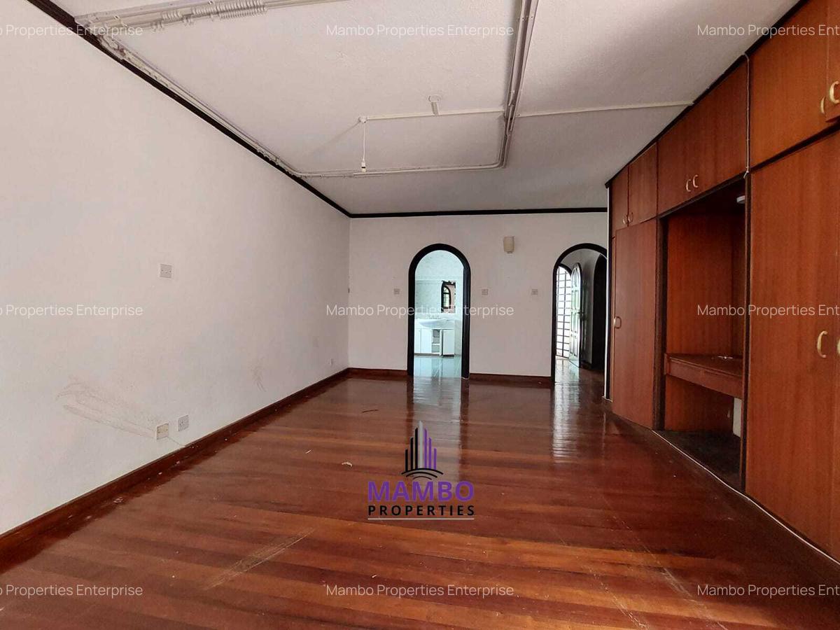 4 Bed Townhouse with En Suite at Riverside Dr - 16