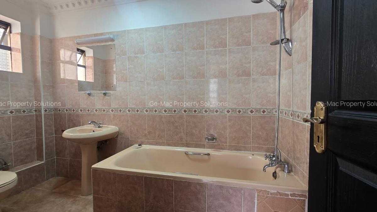6 Bed Townhouse with En Suite in Lavington - 17