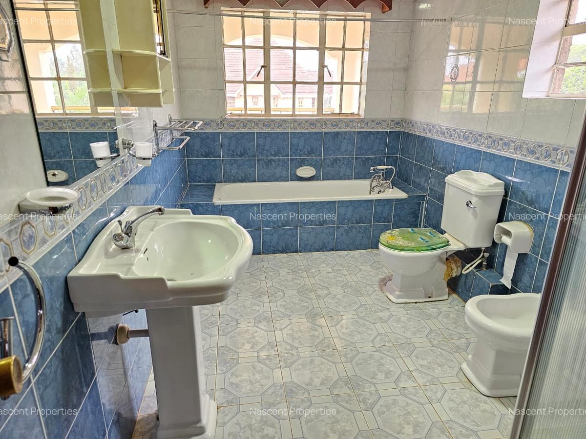 4 Bed House with En Suite at Evergreen - 8