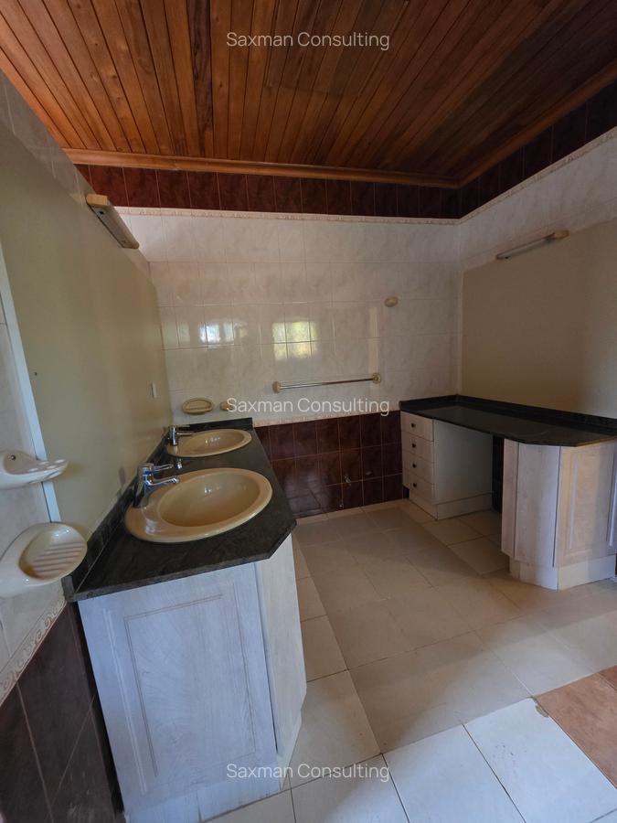 4 Bed House with En Suite in Lake View - 8