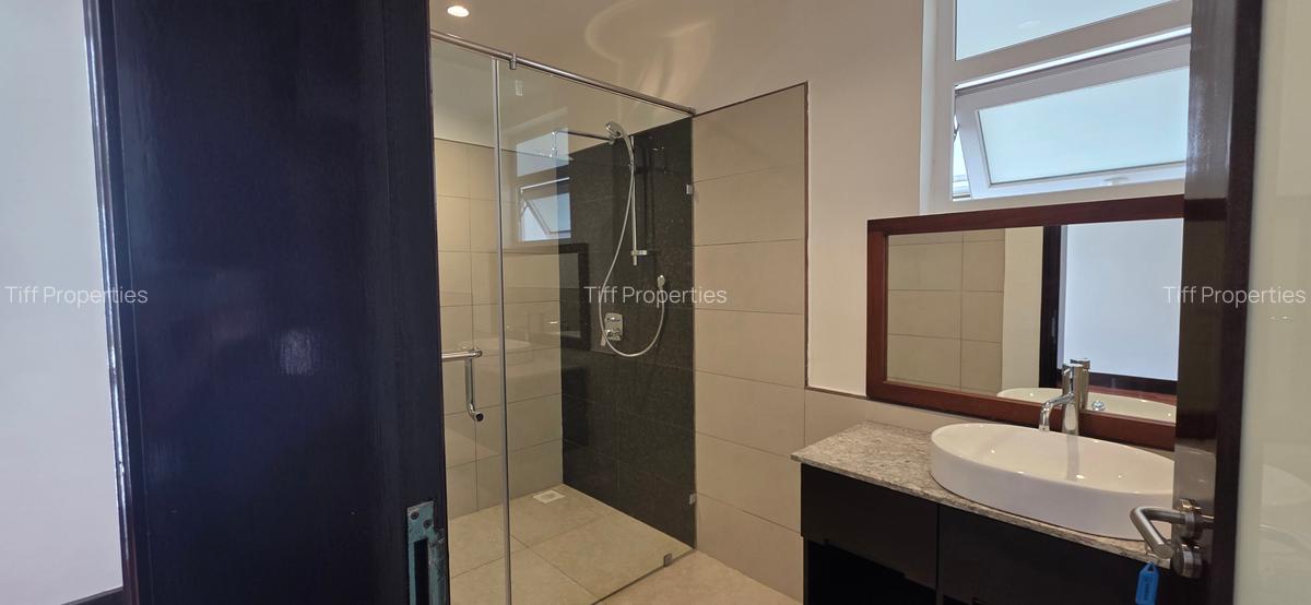 5 Bed House in Runda - 16