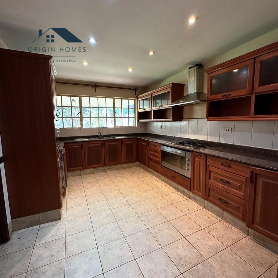 5 Bed House with En Suite at Lavington - 4