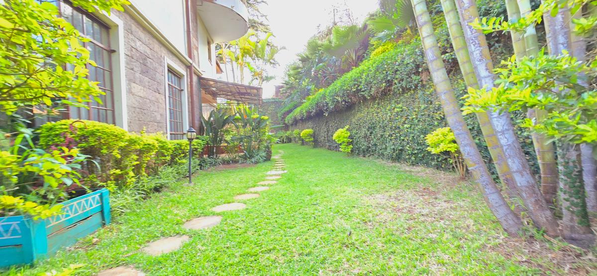 5 Bed Townhouse with En Suite at Off Convent Drive - 10