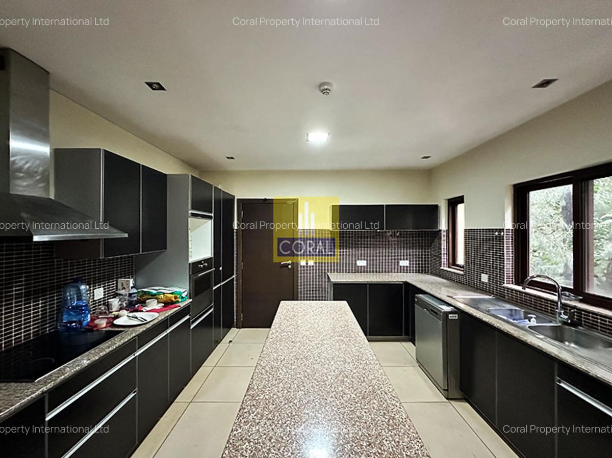 4 Bed Apartment with En Suite in Riverside - 6