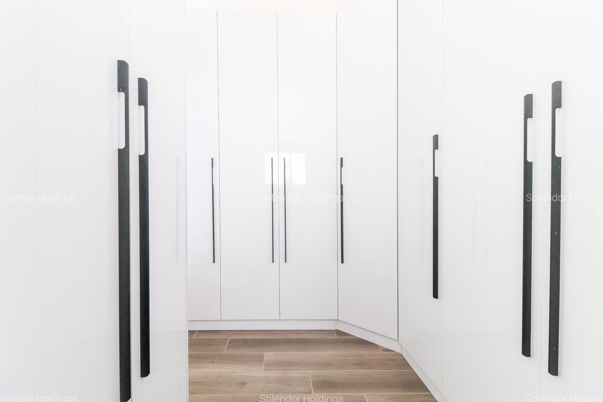 4 Bed Townhouse with En Suite in South C - 9