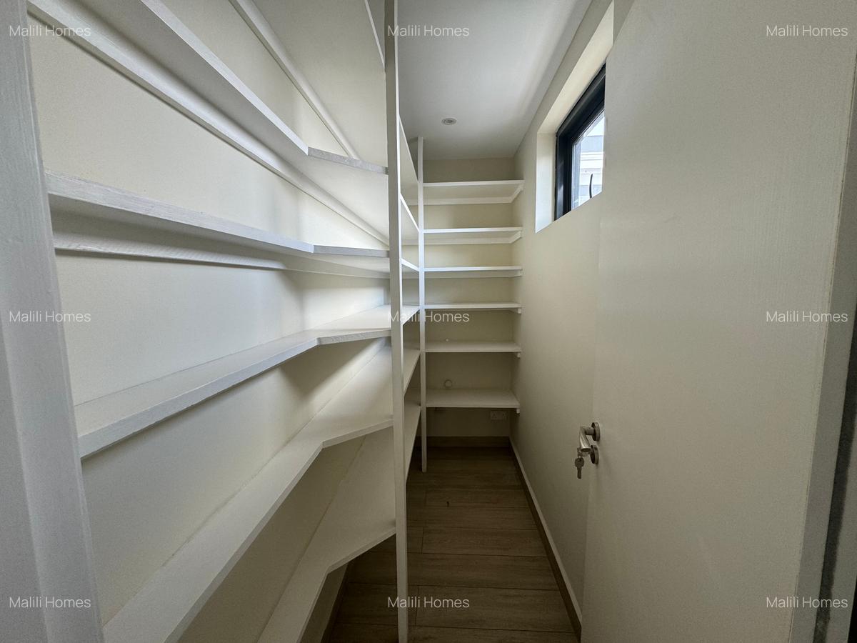 4 Bed Apartment in Riverside - 9