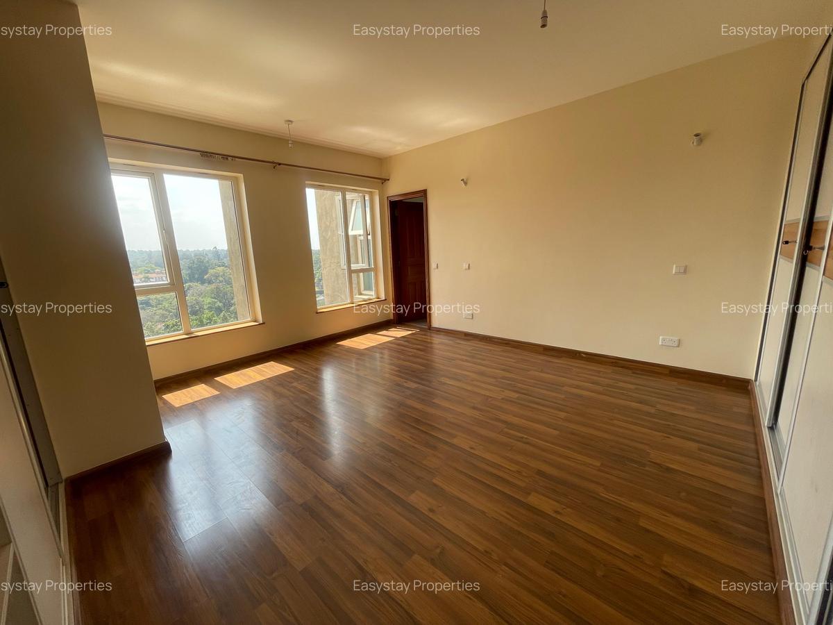 4 Bed Apartment with En Suite in Parklands - 6