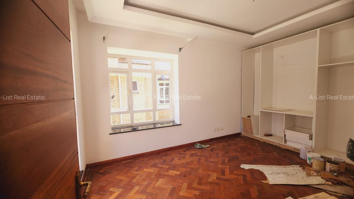 5 Bed Villa with En Suite at Lavington - 12