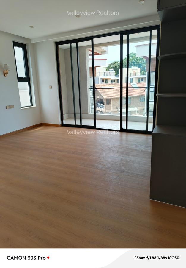 5 Bed Townhouse with En Suite at Lavington - 13
