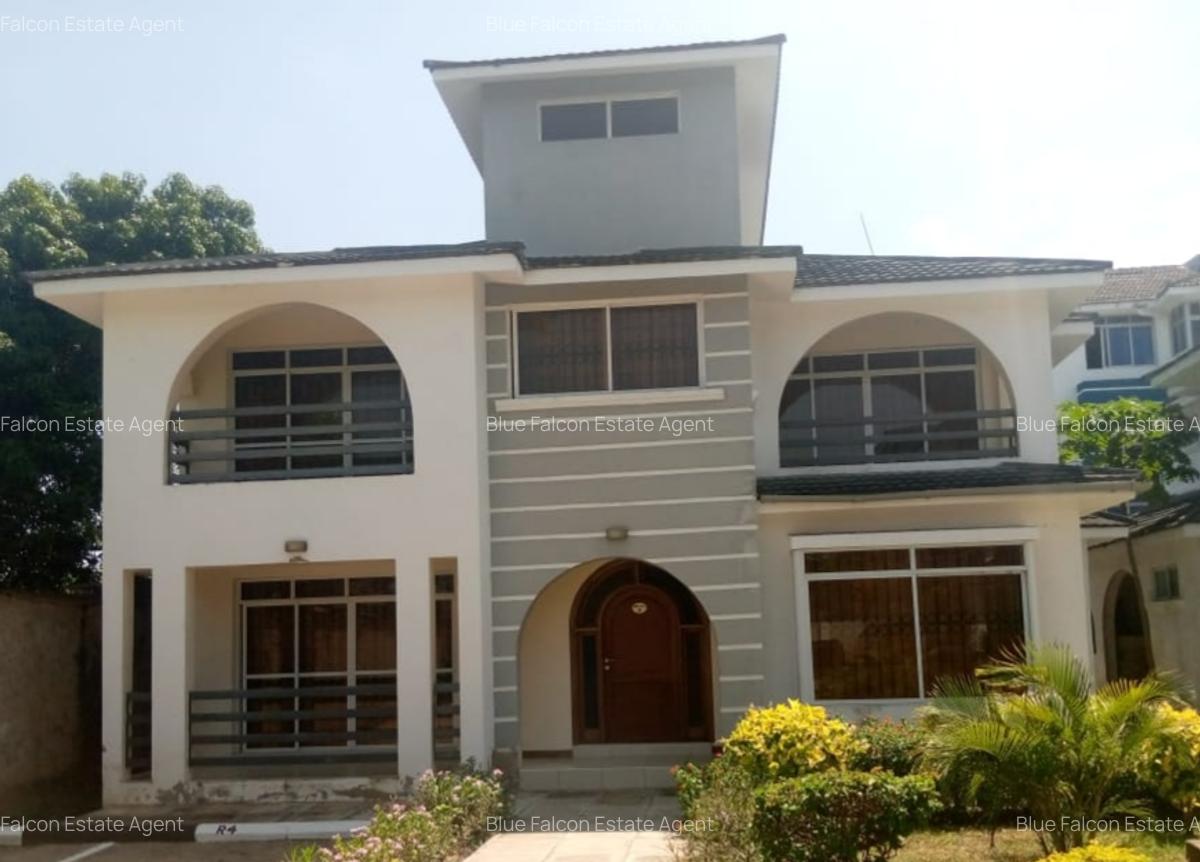 4 Bed House in Nyali Area - 1