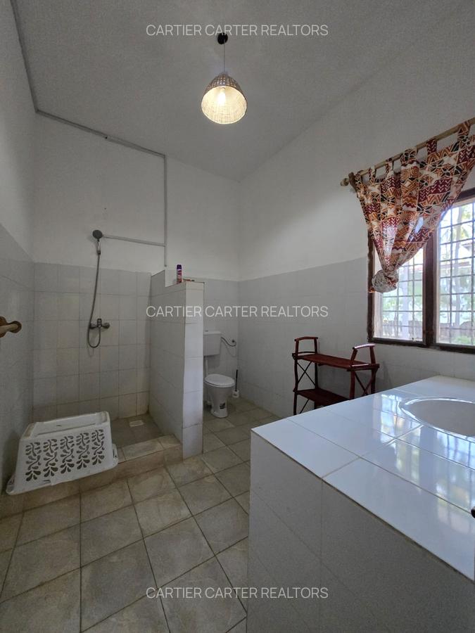 4 Bed Villa with En Suite in Watamu - 11