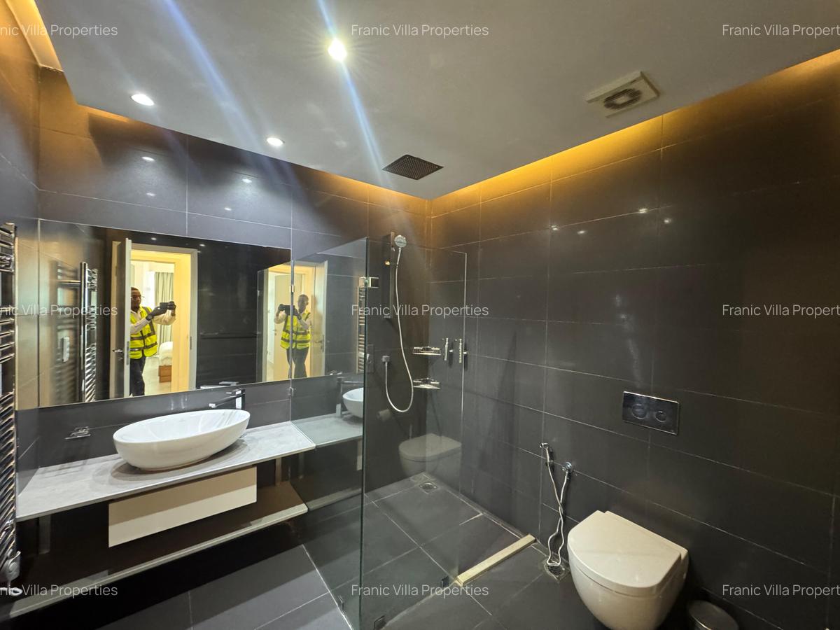 Serviced 1 Bed Apartment with En Suite at Church Road - 12