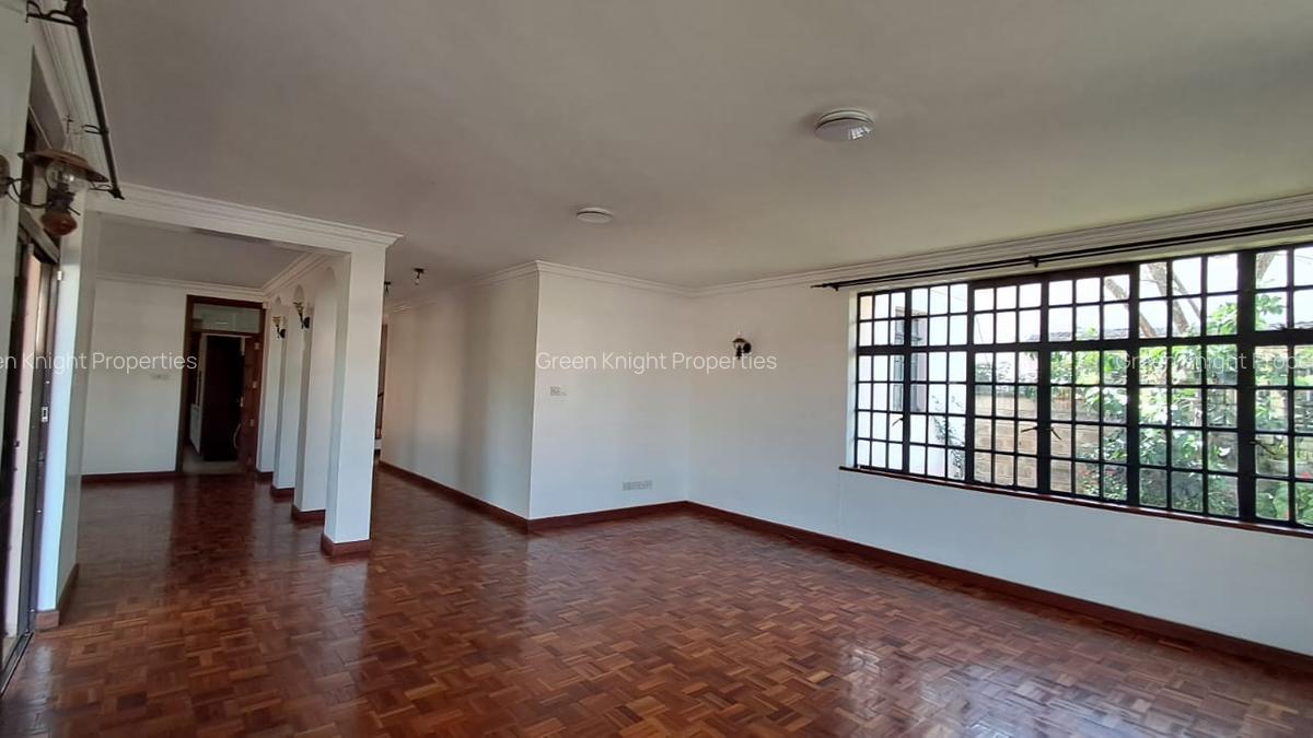 4 Bed House with En Suite in Lavington - 6