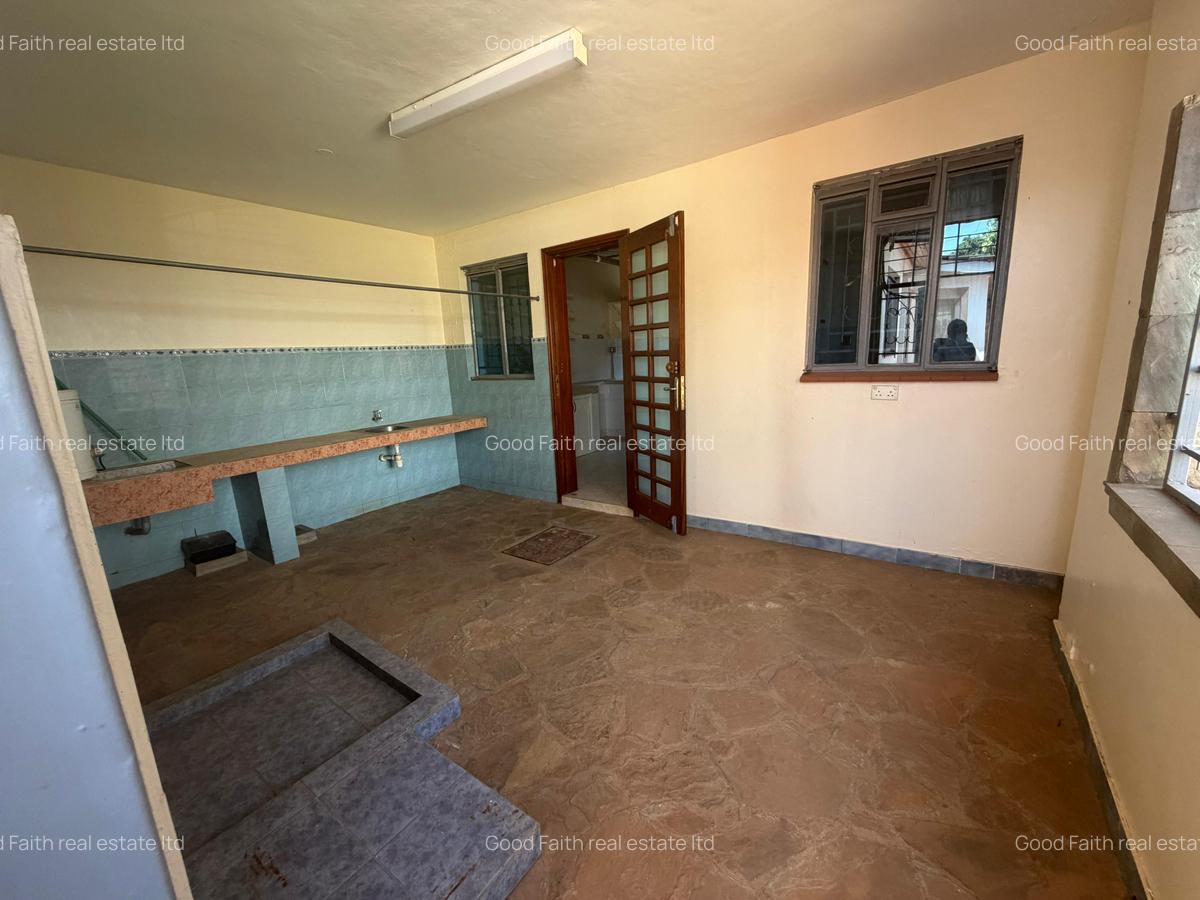 6 Bed House with En Suite in Runda - 6