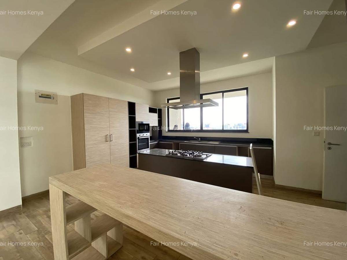 4 Bed Apartment with En Suite at Riverside Drive - 5