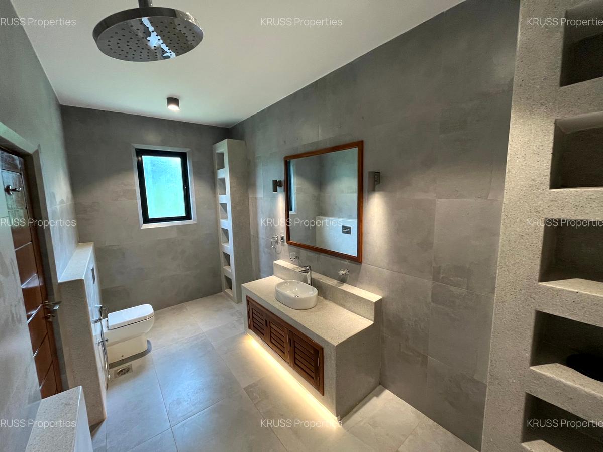 4 Bed House with En Suite at Hs84 - 5