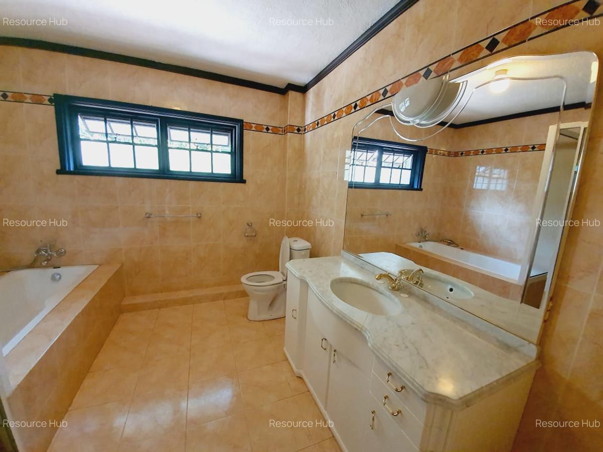 4 Bed Townhouse with En Suite at Riverside - 14