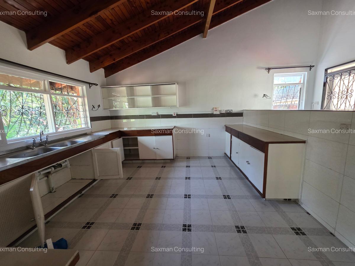 4 Bed House with En Suite in Runda - 12