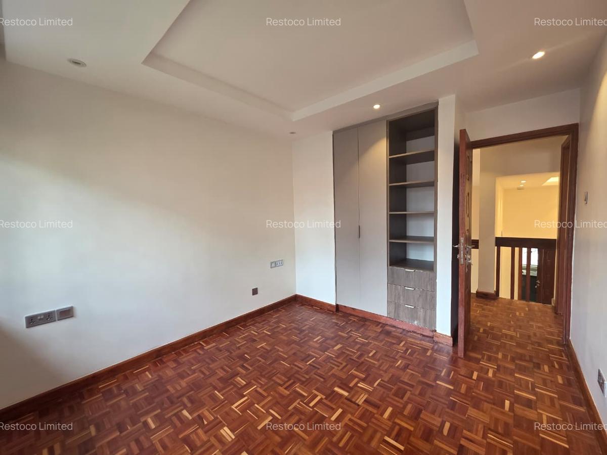 4 Bed Townhouse with Garden at Lantana Road - 15