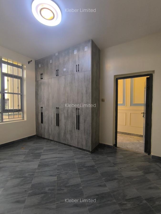 5 Bed House with En Suite in Syokimau - 3