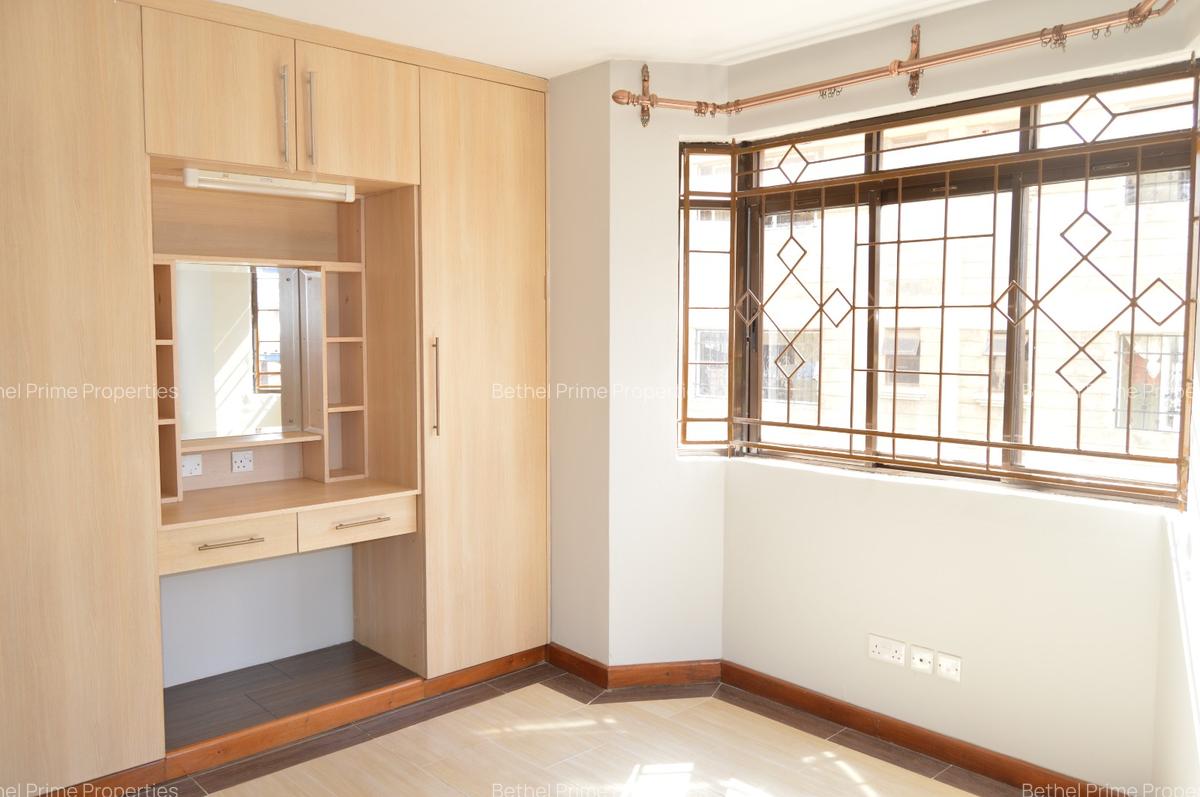 4 Bed Apartment with En Suite in Parklands - 14