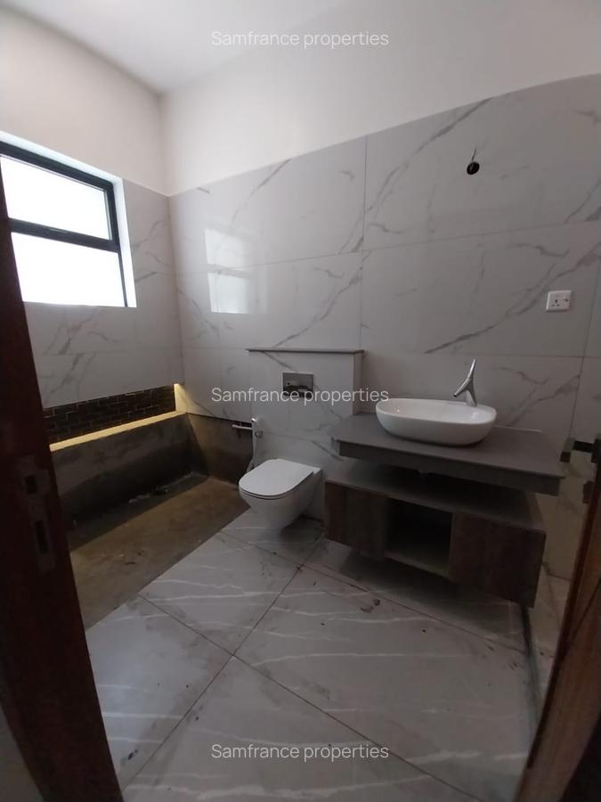 Serviced 2 Bed Apartment with En Suite at Links Road - 6