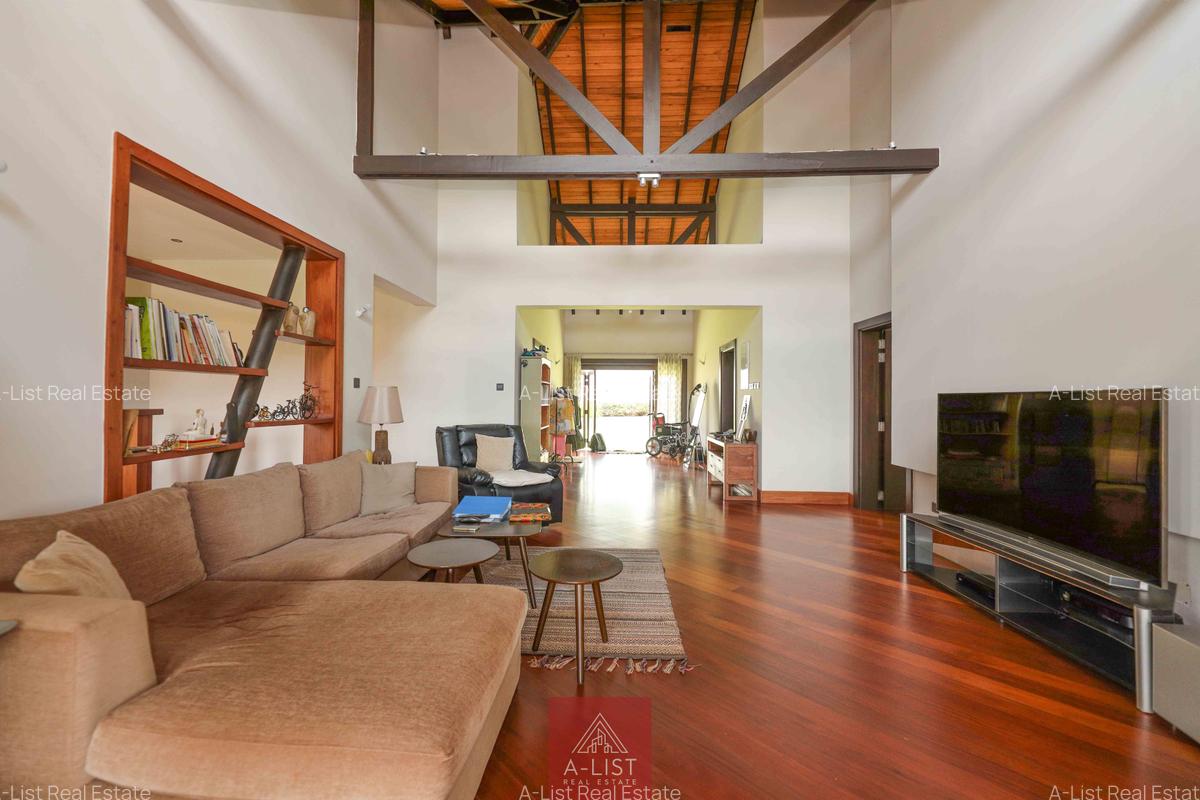 5 Bed Villa with En Suite at Kabarsiran Road - 2