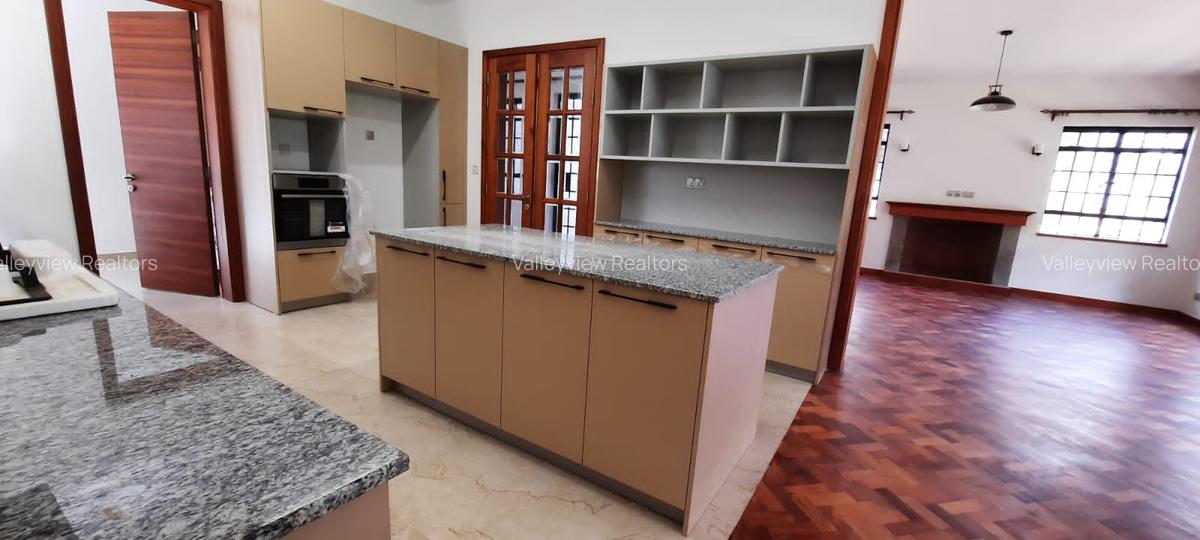 5 Bed Townhouse with En Suite at Lavington - 8