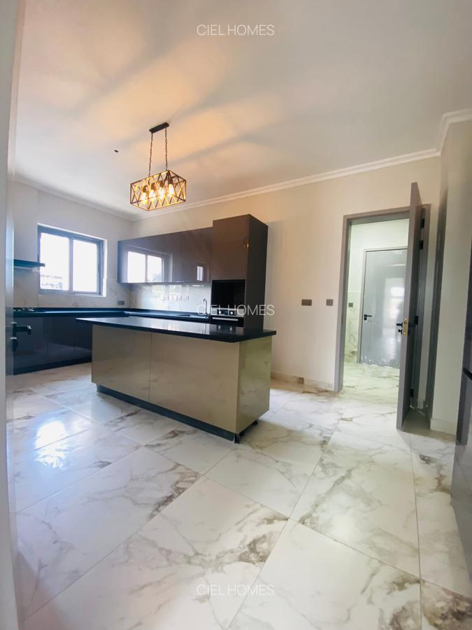 5 Bed Apartment with Swimming Pool in Kilimani - 9
