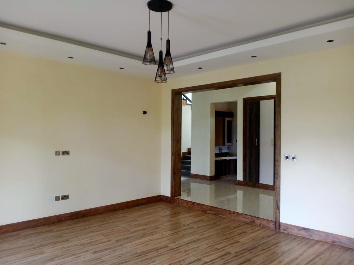 4 Bed Villa with En Suite at Centre Piece - 15