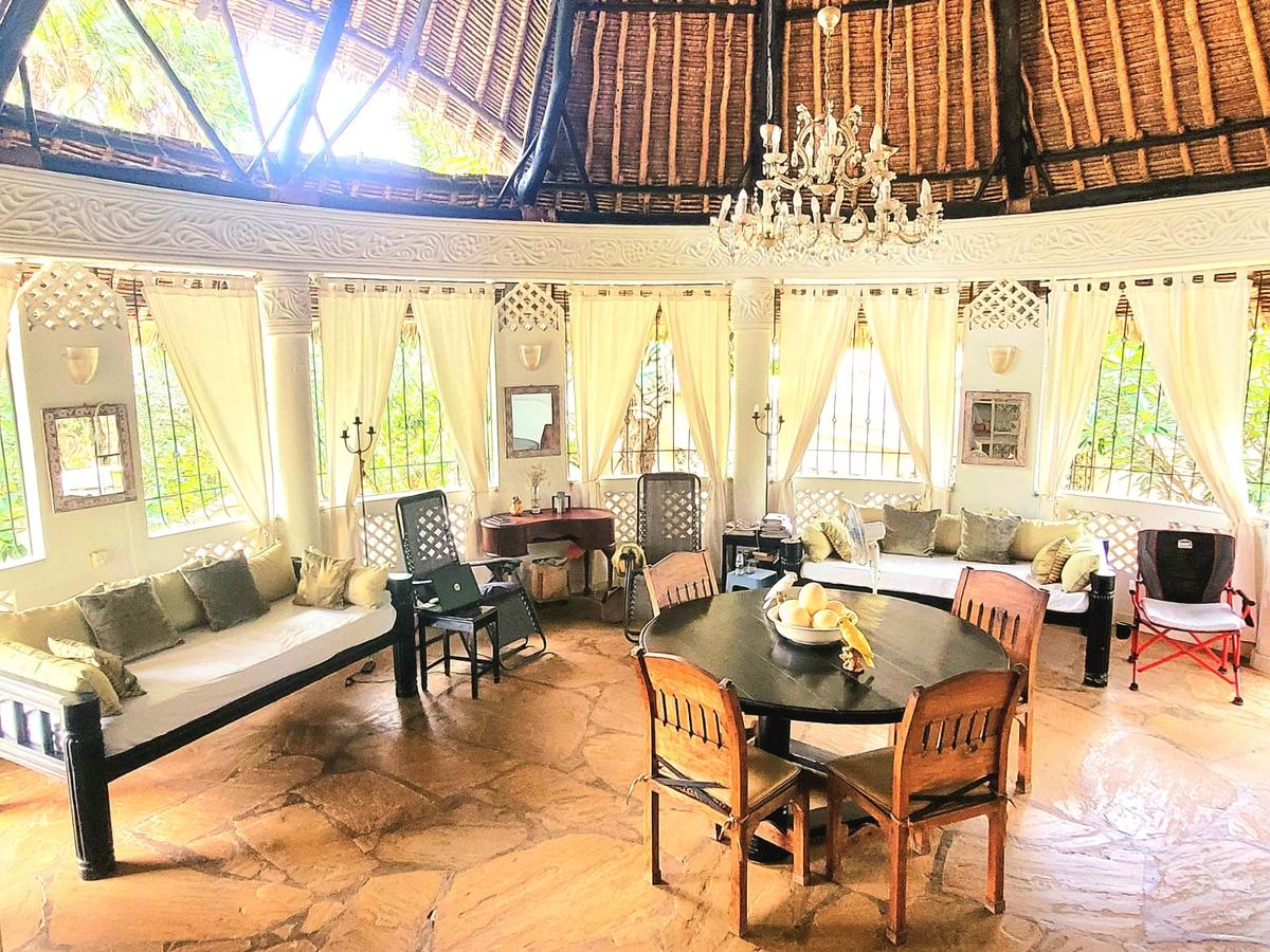 4 Bed Villa with En Suite in Diani - 1