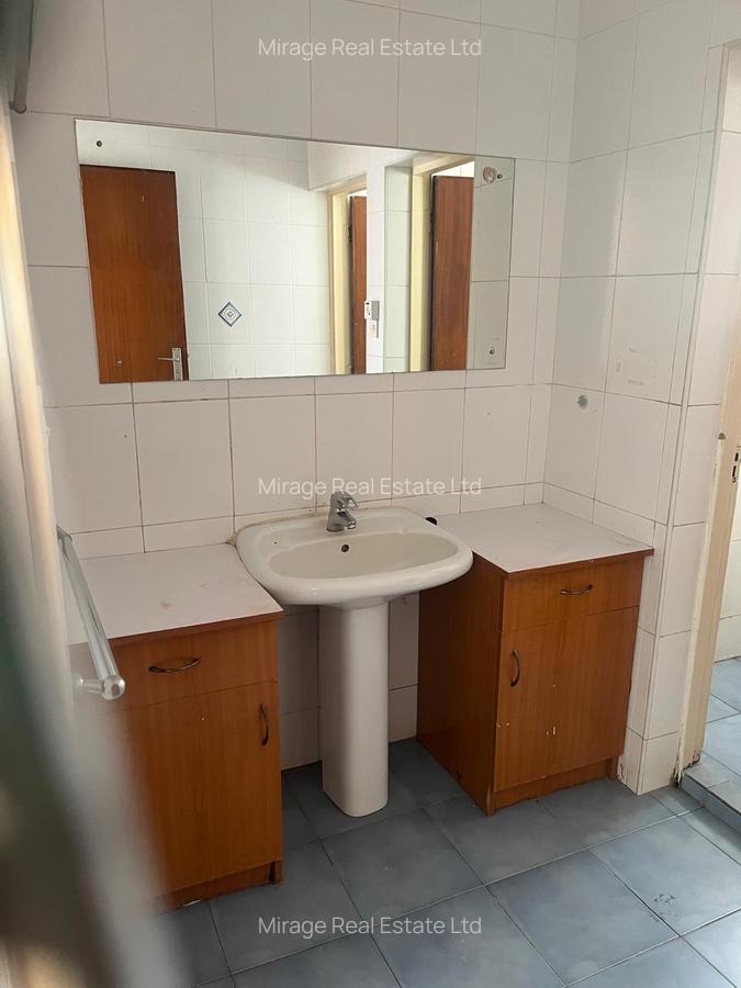 4 Bed Apartment with Borehole in Kilimani - 12