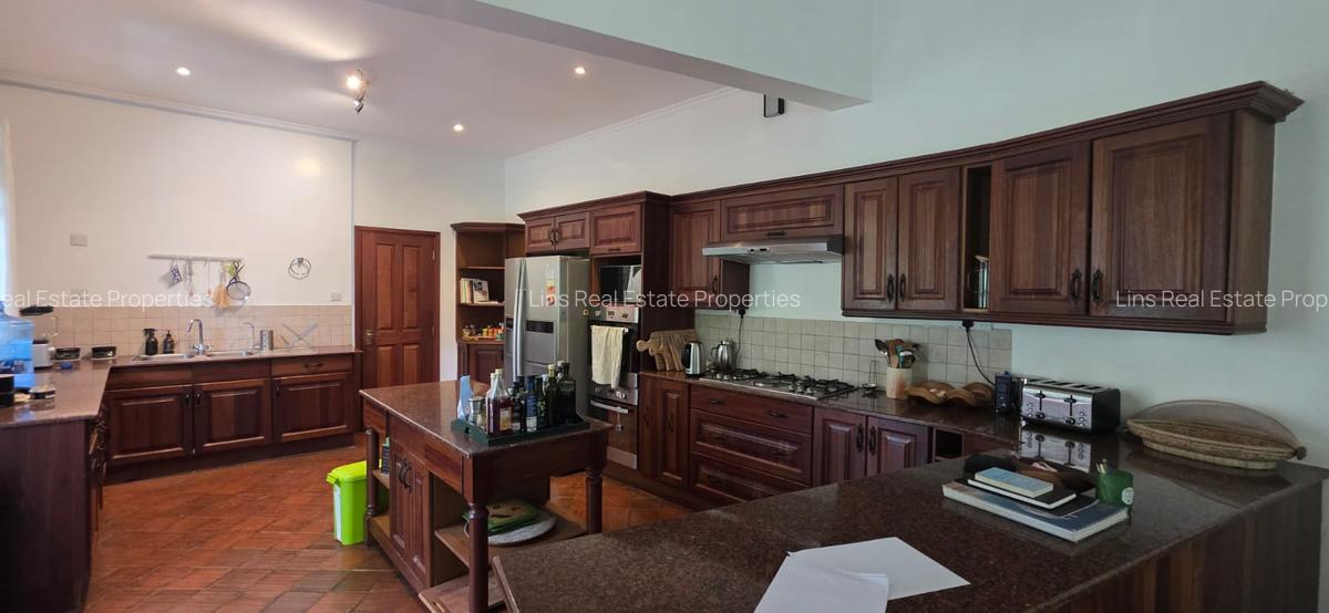 4 Bed House with En Suite in Kyuna - 13