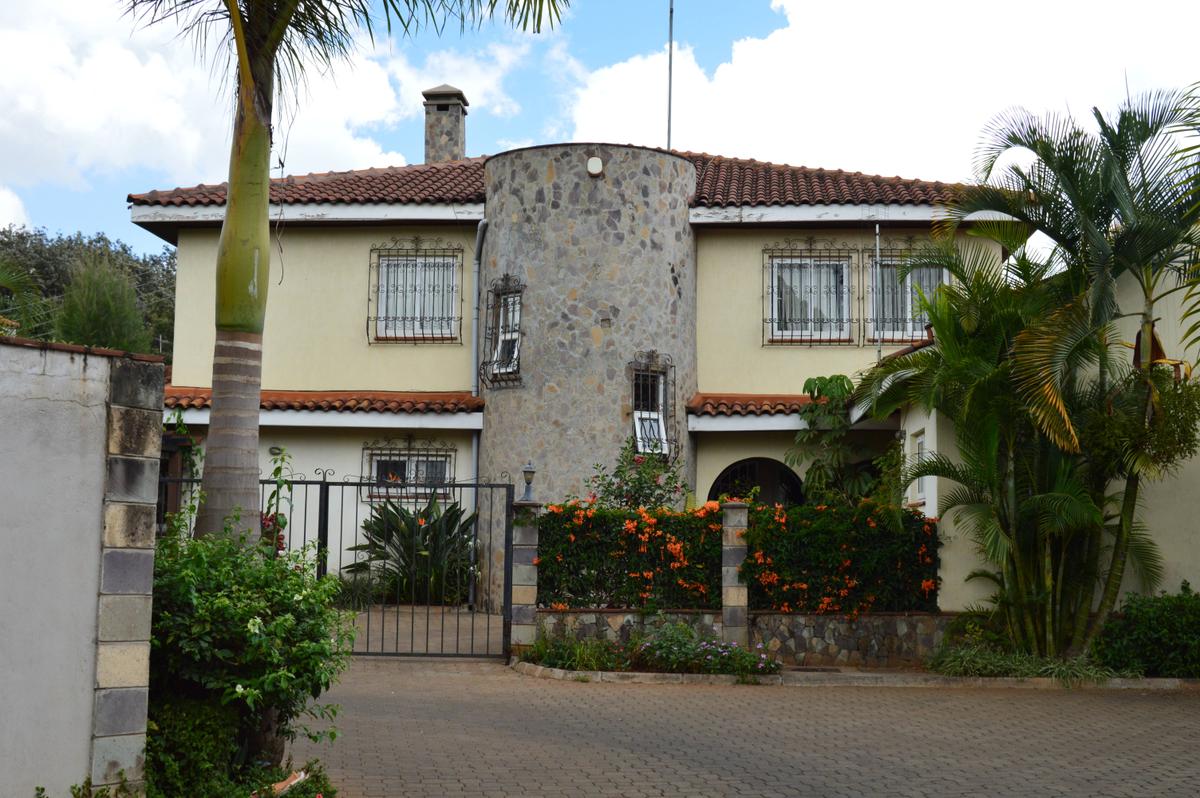 4 Bed Townhouse with En Suite at Palm Spring Gardens - 1