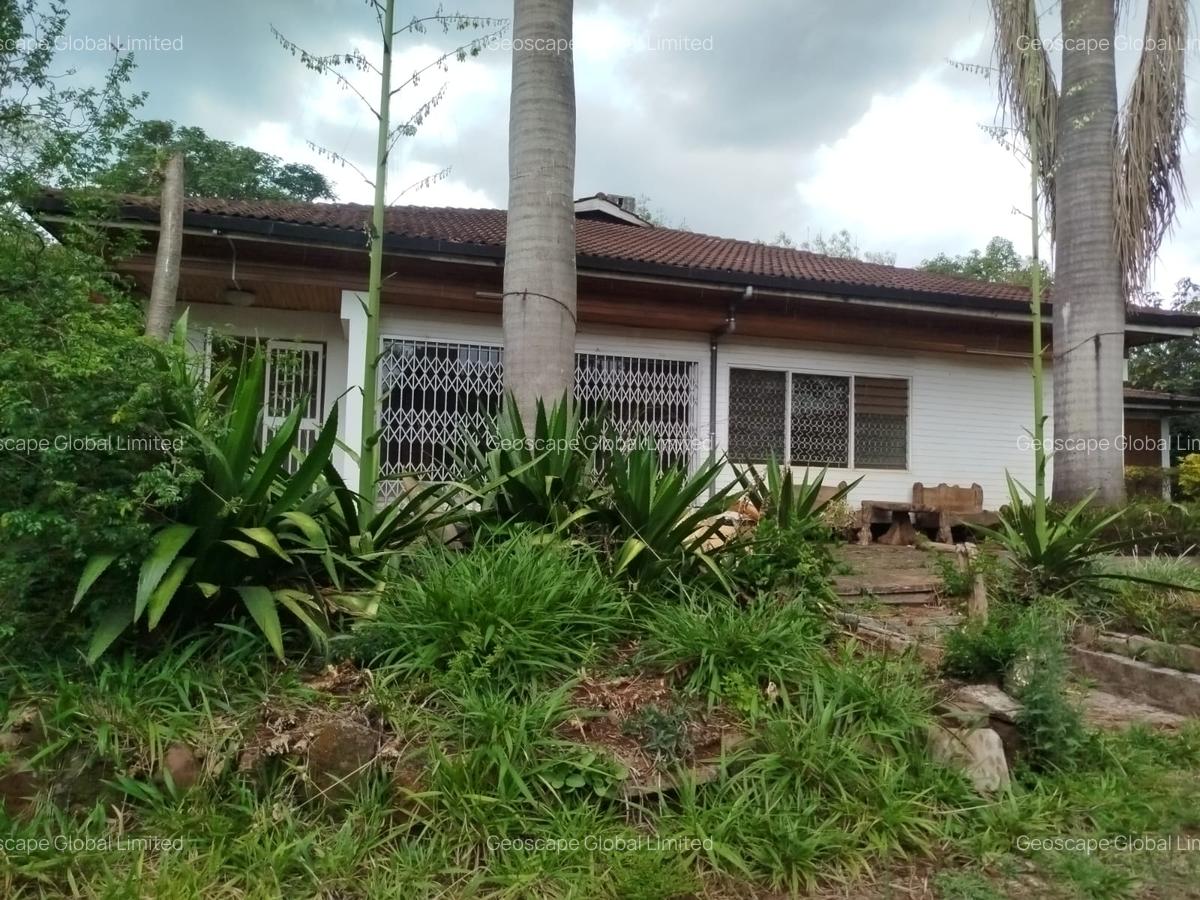 7 Bed House with En Suite in Lavington - 14