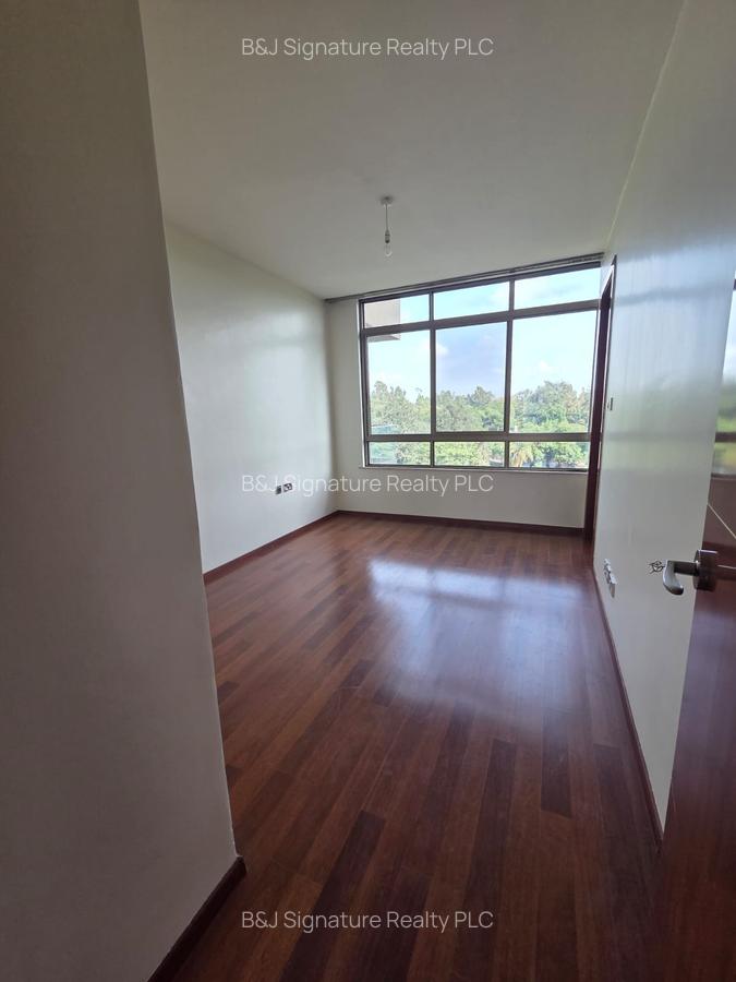 3 Bed Apartment with En Suite in Parklands - 7