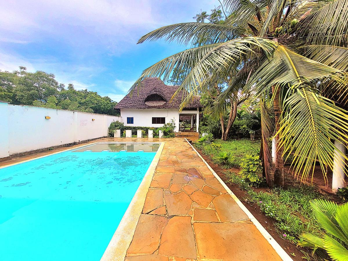 4 Bed Villa with En Suite in Diani - 2