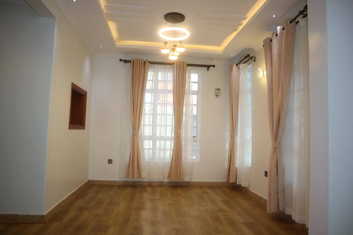 4 Bed House with En Suite at Near Greenspot Gardens - 7