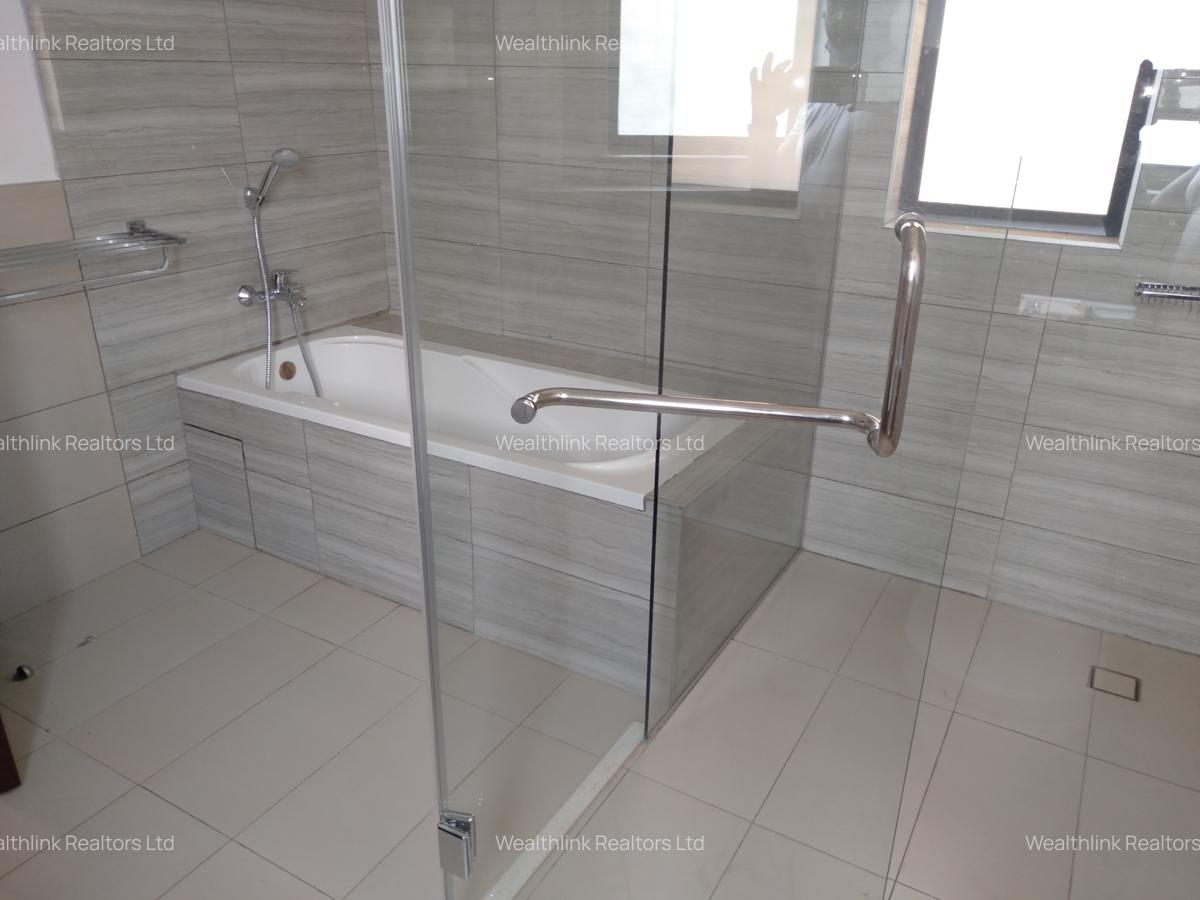 4 Bed Townhouse with En Suite at Garden Estate - 9