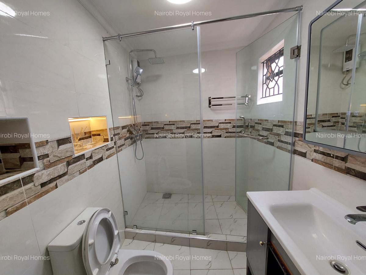 5 Bed Townhouse with En Suite at Royal Villas - 12