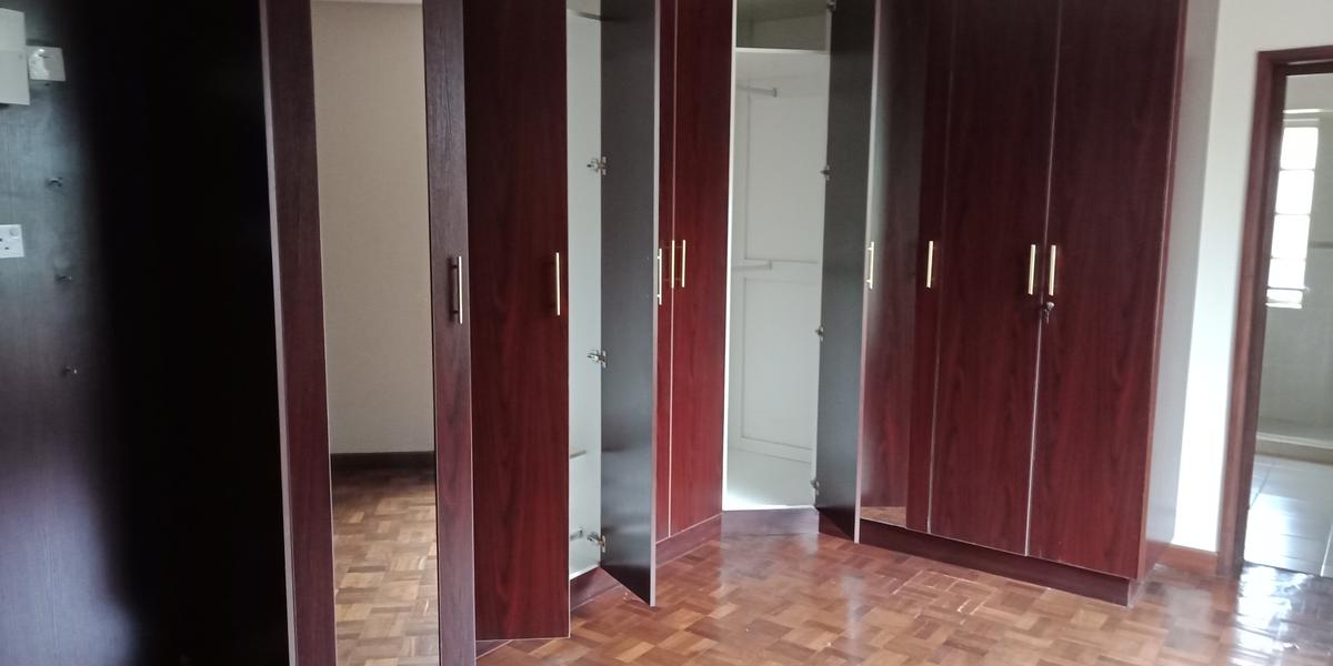 5 Bed Townhouse with En Suite in Lavington - 15