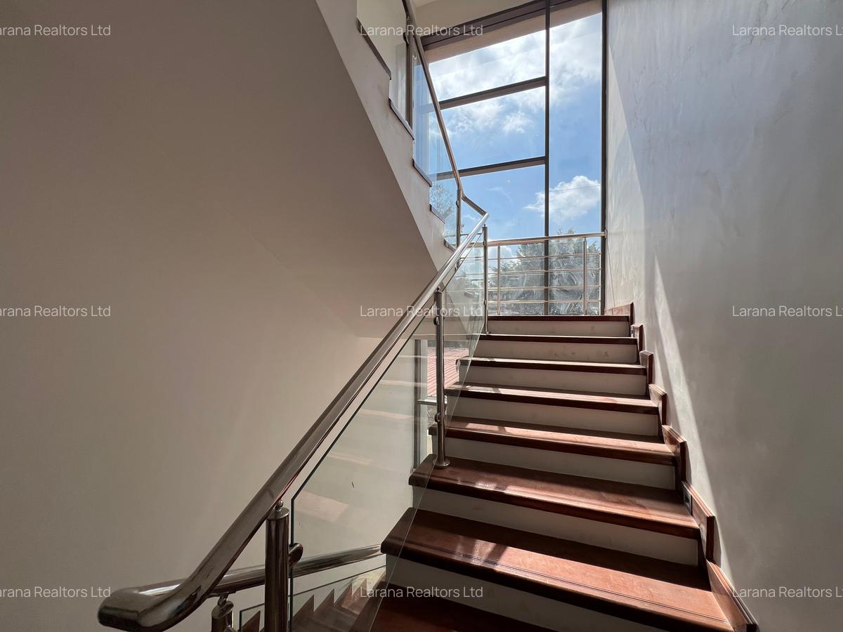 6 Bed Townhouse with En Suite in Lavington - 11